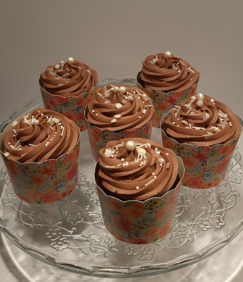 Large Chocolate Cupcakes x 6