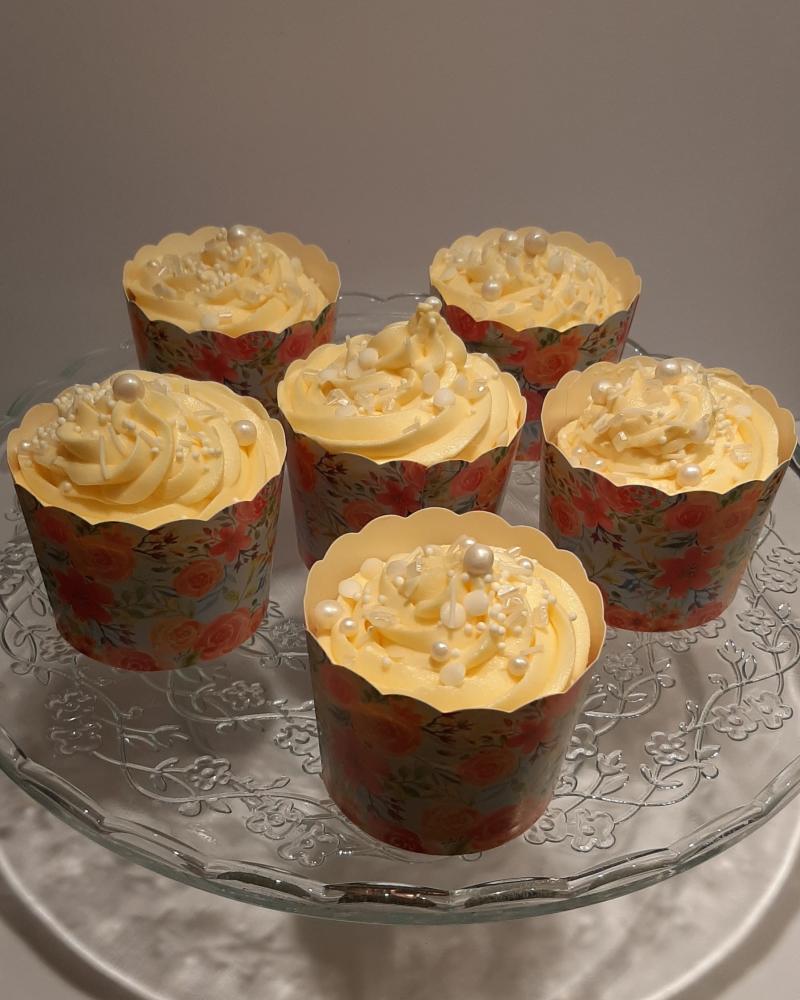 Large Lemon Cupcakes x 6